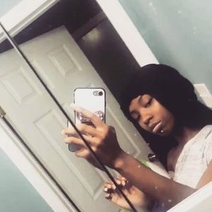 Meet your Posher, Layla